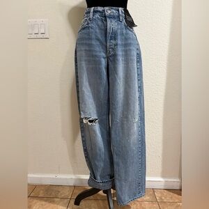 Banana Republic premium denim
High-Rise Vintage Straight
Light Wash,Size 27